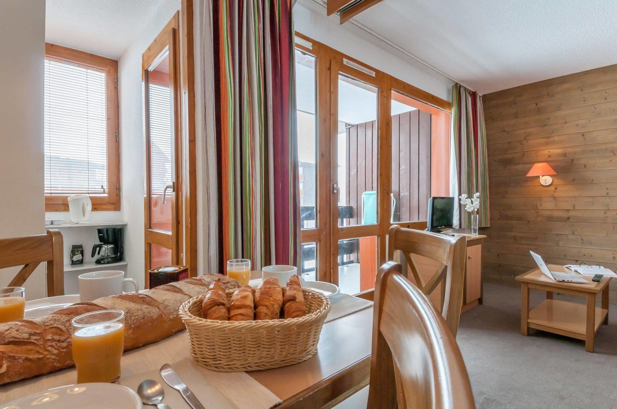 Macot-la-Plagne Residence Pierre & Vacances Les Chalets Des Arolles מראה חיצוני תמונה